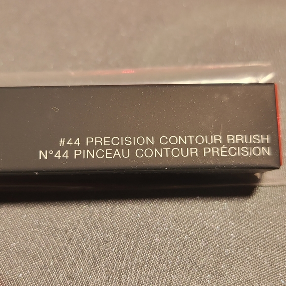 New! NARS #44 Contour Brush - Picture 2 of 4